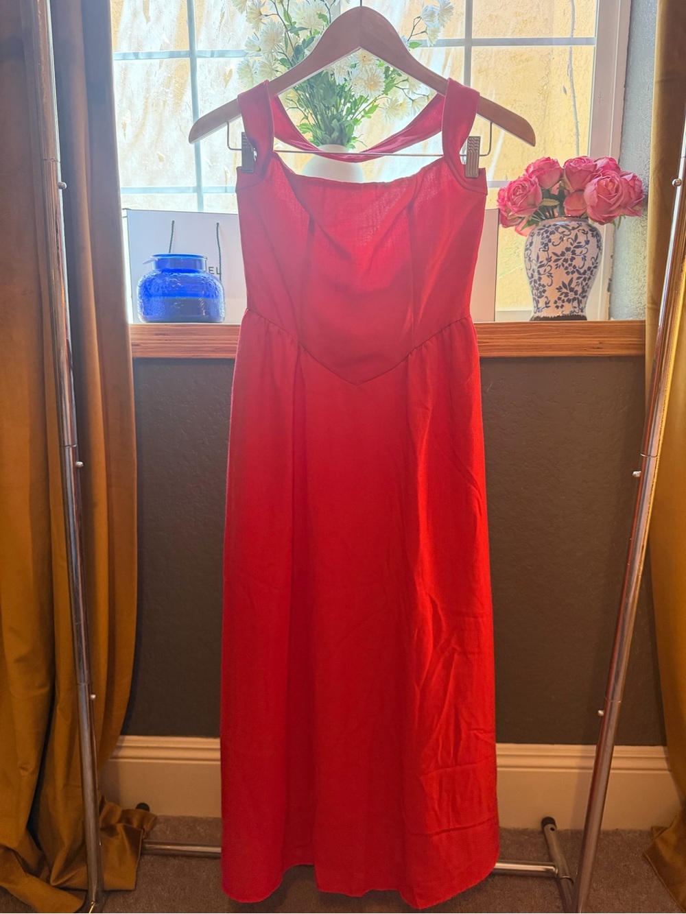 A  Red Sleeveless Maxi Dress